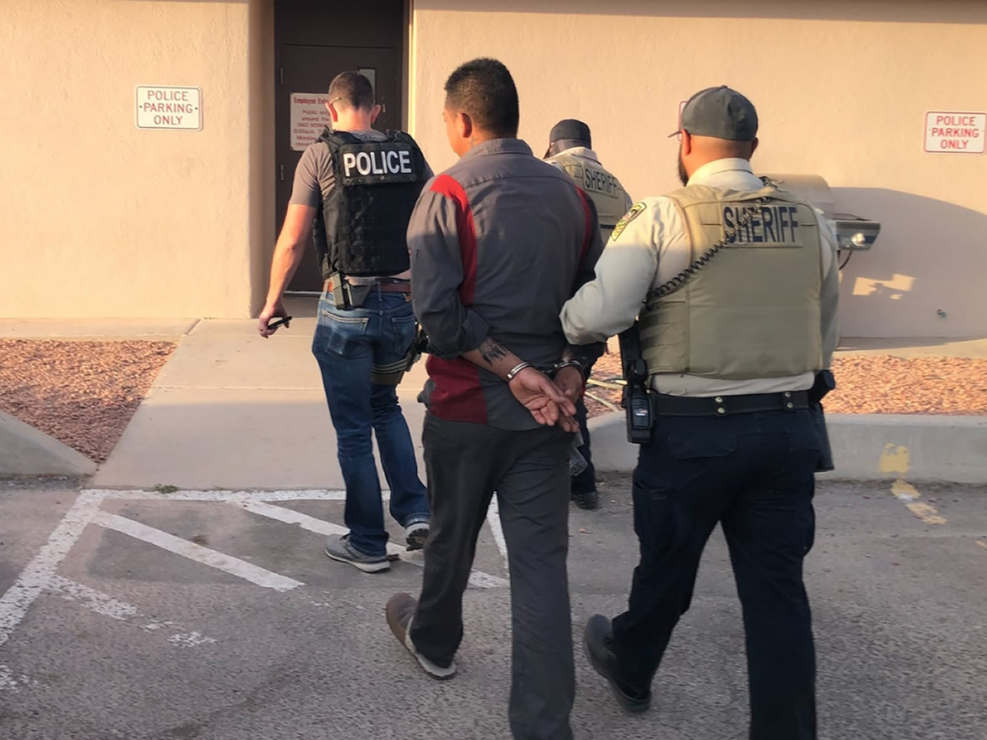 HSI El Paso arrests smuggler who allegedly held a noncitizen hostage for 6  weeks | ICE