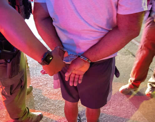 ICE Dallas arresta a prófugo buscado en El Salvador por contrabando humano, fraude